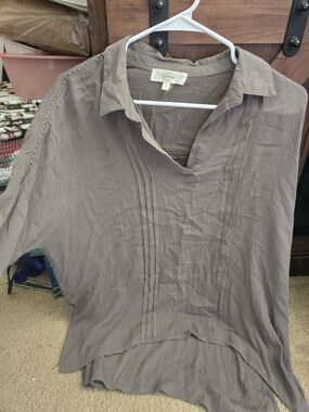 entro Taupe Crinkle V-Neck Tunic Top